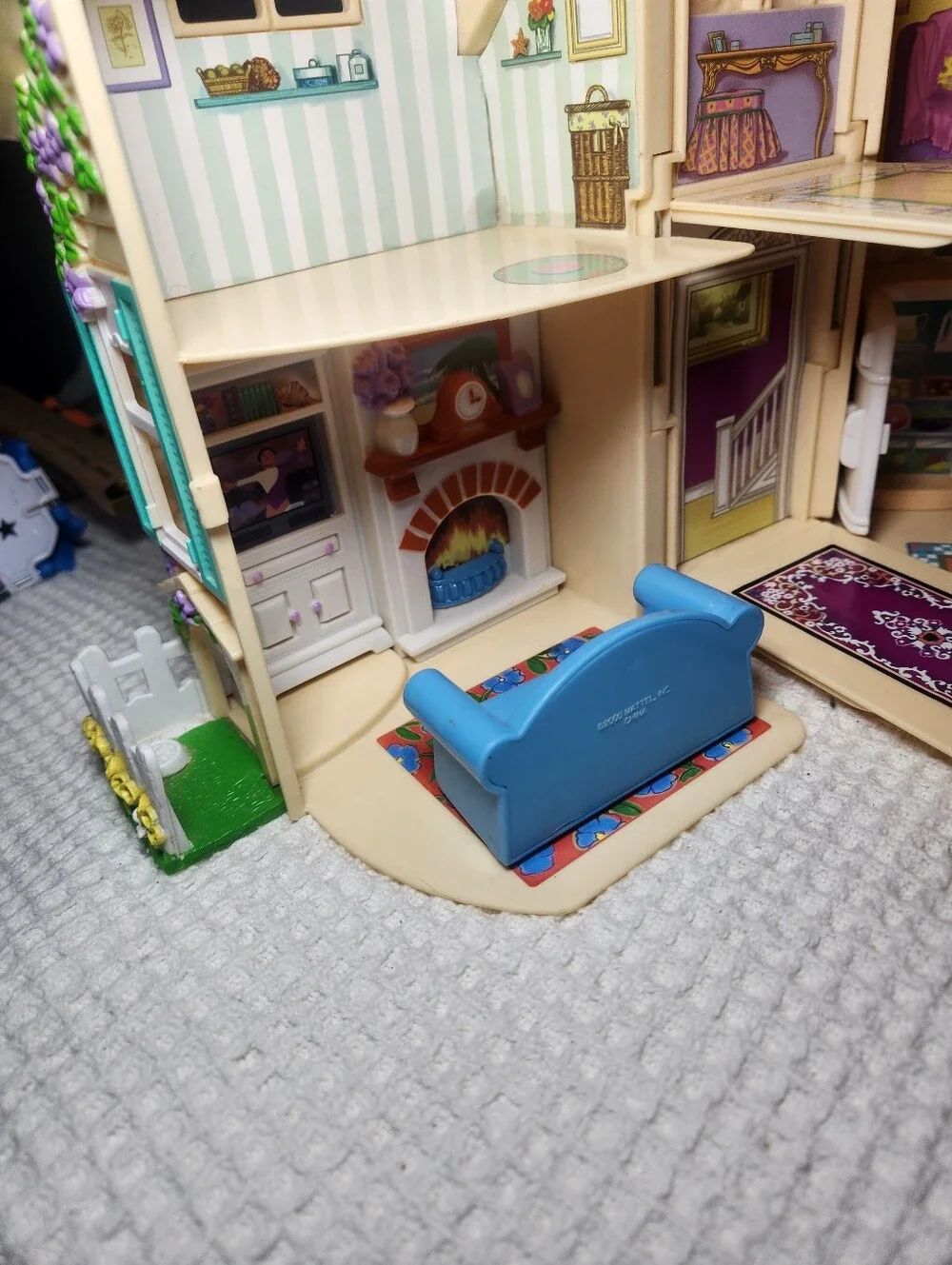 Fisher-Price Pink & Blue Loving Family CottageFold-Out Dollhouse Playset 2000